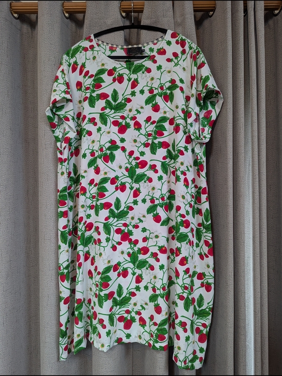 Copper Union Dresses & Skirts - Copper Union Size 2X White Strawberry Print Women's Dress
